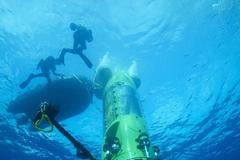 Režisér Cameron dokončil první sólo sestup na nejhlubší dno moře