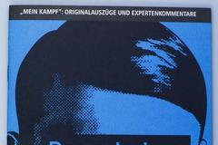 Přebal magazínu s podobiznou Hitlera