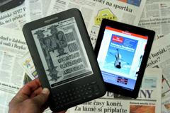 mobilní čtečky - ilustrační foto