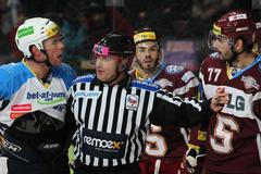 Extraliga: Sparta - Plzeň (Radek Duda, Sasha Treille, rozhodčí)