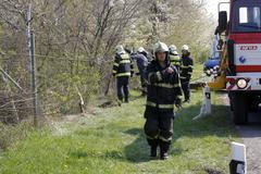 Autobus spadl ze skály