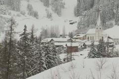 Sníh odřízl některé části Rakouska od světa