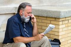 Nezaměstnanost, hledání práce, telefonování - ilustrační foto