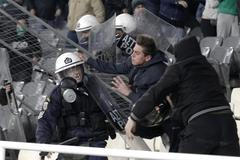 Násilí při derby Panathinaikos-Olympiakos