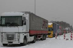 Kamiony na přechodu u Náchoda