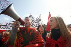 Protestující Albánci. Ilustrační foto