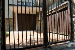 Vila Marna - vjezd do garáže