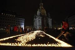 Drážďany si připomněly bombardování - svíčky