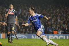 Branislav Ivanovic dává čtvrtý gól v zápase s Neapolí