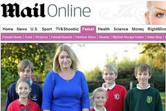 Julie Jonesová se svými pěti adoptovanými dětmi