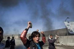 Afghánci protestovali proti pálení koránu na základně USA