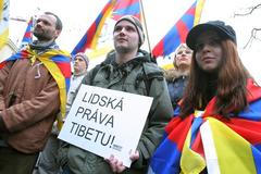 Demonstrace pro Tibet před čínskou ambasádou