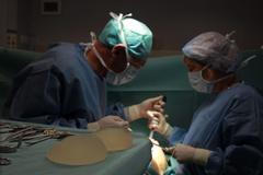 Defektní silikonové prsní implantáty společnosti PIP