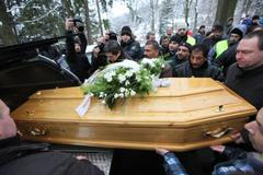 Pohřeb zastřeleného romského mladíka v Tanvaldu