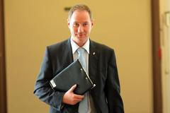 Schůze sněmovny a K6