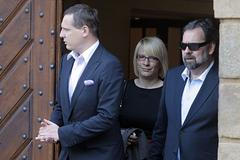 Podpis koaliční smlouvy: Kristýna Kočí, Radek John, Vít Bárta