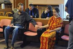 Soud s rodiči, kteří věznili roky své děti doma v bytě