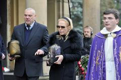 Dagmar Havlová uložila 4. ledna 2012 ostatky prezidenta Havla do jeho rodinné hrobky