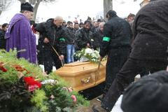 Pohřeb zastřeleného romského mladíka v Tanvaldu