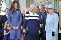 Královna Alžběta, Kate a Camilla si vyrazily do obchodu