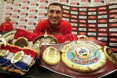 Vladimír Kličko s mistrovskými pásy