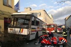 Srážka autobusu s trolejbusem v Českých Budějovicích