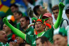 Chorál irských fanoušků v zápase se Španělskem na Euru