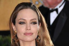 Bledá rtěnka - Angelina Jolie