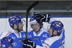 Finové se radují z branky v zápase Česko - Finsko v Brně