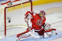 Brankář juniorské reprezentace (do 21 let) Petr Mrázek