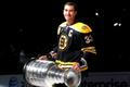 Zdeno Chára, kapitán Boston Bruins, se Stanley cupem