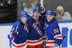 NHL: NY Rangers - Washington Capitals, 1. zápas (Chris Kreider, Michael Del Zotto, Ryan Callahan, radost)