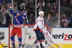 NHL: NY Rangers - Washington Capitals, 1. zápas (Ruslan Fedotěnko, oslava)