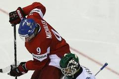 Milan Michálek na MS v roce 2011 v souboji s Finskem