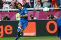 Andrea Pirlo střílí gól v utkání Chorvatska s Itálií ve skupině C na Euru 2012