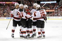 New Jersey Devils (Eliáš a Sýkora) se radují z postupu do 2. kola Stanley cupu