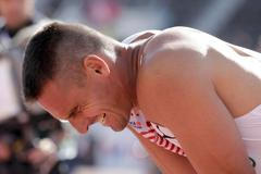 Desetibojař Roman Šebrle doběhl závod na 100 metrů na Mistrovství Evropy v atletice 2012 v Helsinkách.