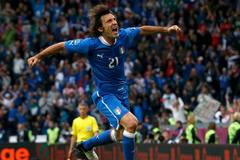 Andrea Pirlo se raduje ze svého gólu v utkání Chorvatska s Itálií ve skupině C na Euru 2012