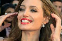 Angelina Jolie na Oscarech 2012