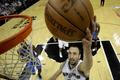 Manu Ginobili ze San Antonia v zápase proti Oklahomě City