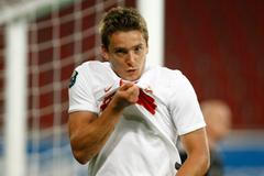 Fotbalista Artur Sobiech oslavuje svůj gól v přátelském zápase Polsko - Lotyšsko