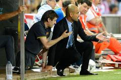 Pepe Guardiola při posledním zápase coby kouč Barcelony se svým nástupcem Titem Vilanovou