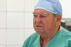 Zemřel Zdeněk Dienstbier, onkolog