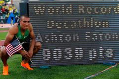 Ashton Eaton s hodnotou nového světového rekordu