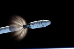 Nebeské námluvy: Dragon tančí kolem ISS, zítra se spojí