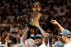 Basketbalisté Miami Heat slaví titul v NBA.