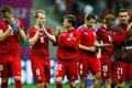 Čeští fotbalisté děkují fanouškům po utkání Česko - Portugalsko ve čtvrtfinále Eura 2012.