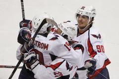 Backström slaví gól