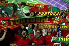 Fanoušci před čtvrtfinálovým utkáním Česko - Portugalsko na Euru 2012