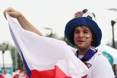 VIDEO Odjezd českých fotbalistů na zápas s Řeckem